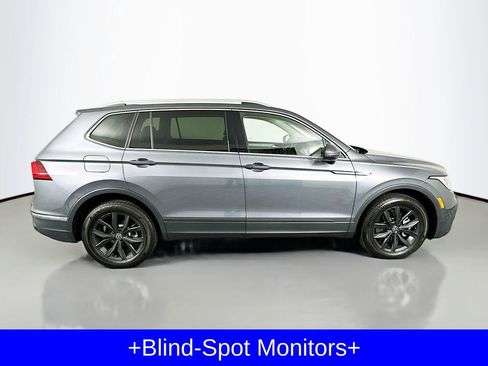 Used 2024 Volkswagen Tiguan SE w/ Panoramic Sunroof Package image 17