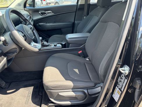 Used 2025 Kia Sportage LX FWD image 25