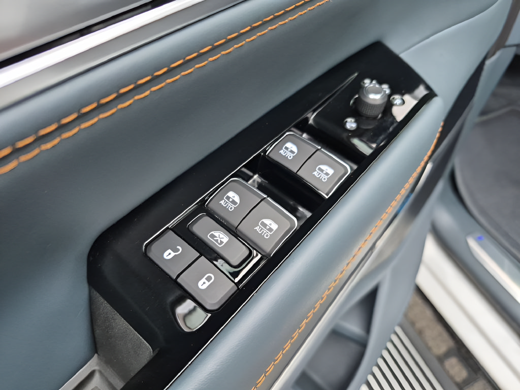 Used 2024 Jeep Grand Wagoneer Series III AWD/4WD image 20