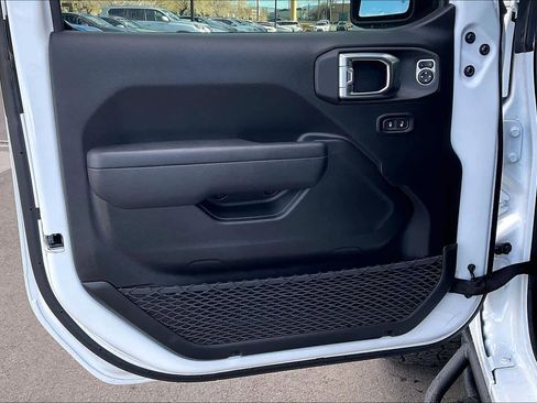 Used 2025 Jeep Gladiator Rubicon w/ Convenience Group image 21