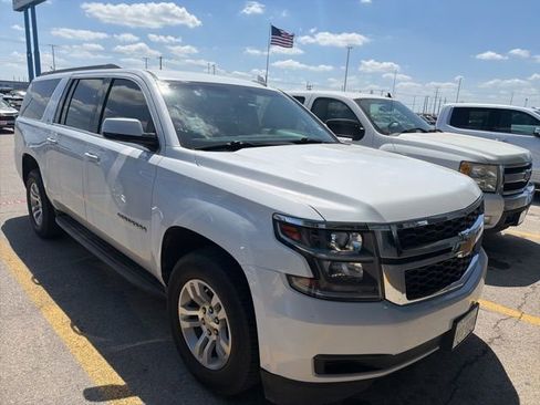 Used 2018 Chevrolet Suburban LT image 2