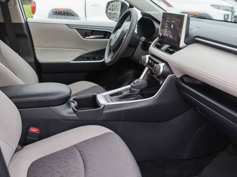 Used 2025 Toyota RAV4 XLE FWD image 15