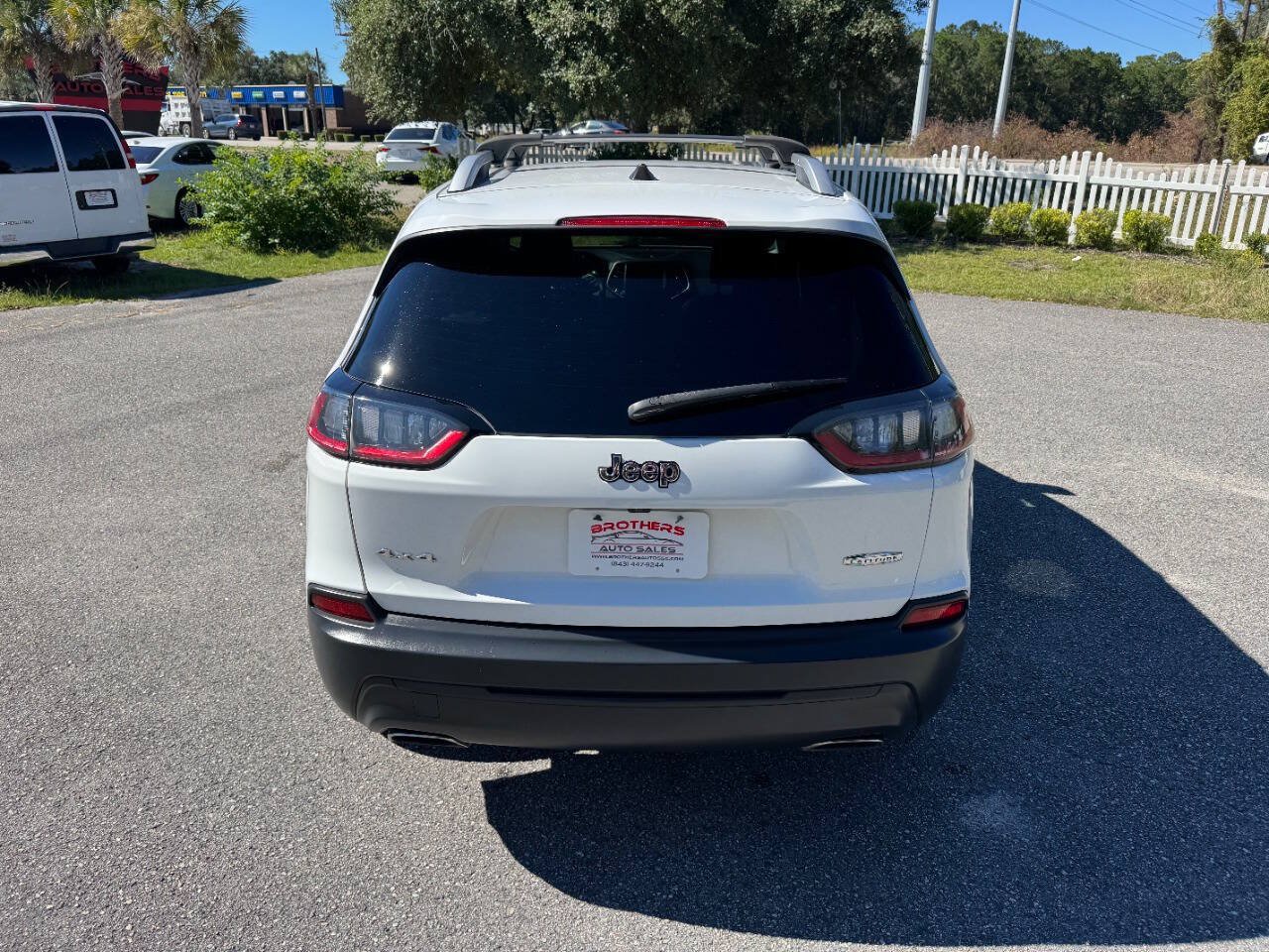 Used 2019 Jeep Cherokee Latitude Plus w/ Cold Weather Group AWD/4WD image 5