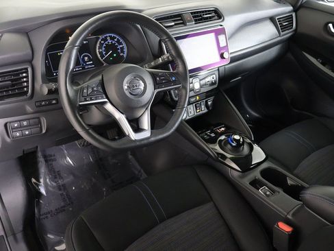 Used 2021 Nissan Leaf SV w/ SV Technology Package image 2