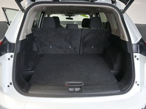 Used 2025 Nissan Rogue SV AWD/4WD image 18