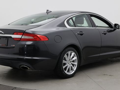 Used 2013 Jaguar XF RWD image 10