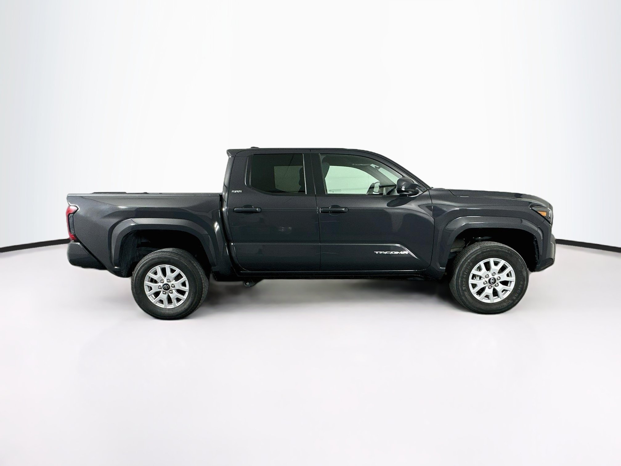 Used 2025 Toyota Tacoma SR5 AWD/4WD image 10