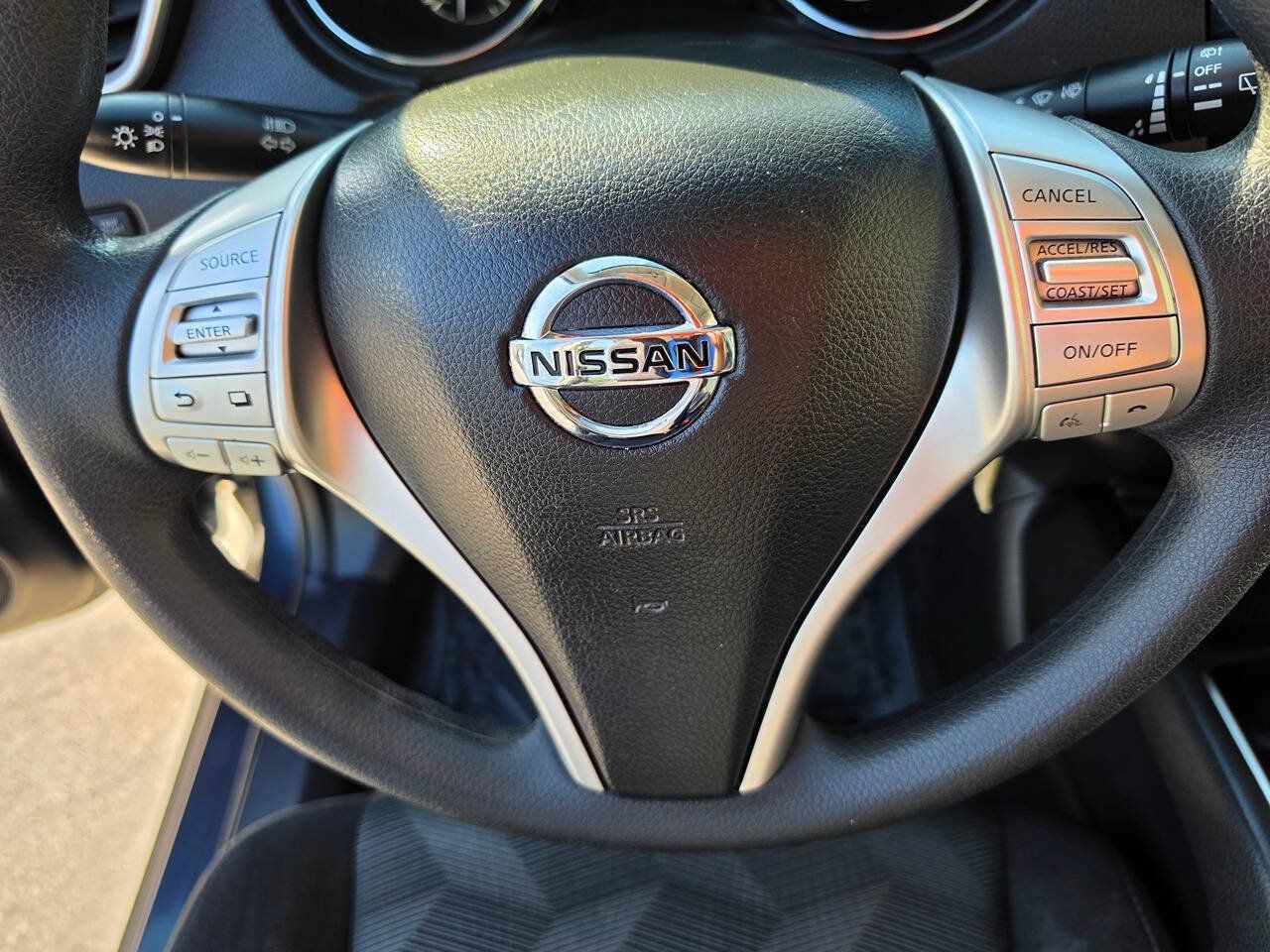 Used 2014 Nissan Rogue S FWD image 33