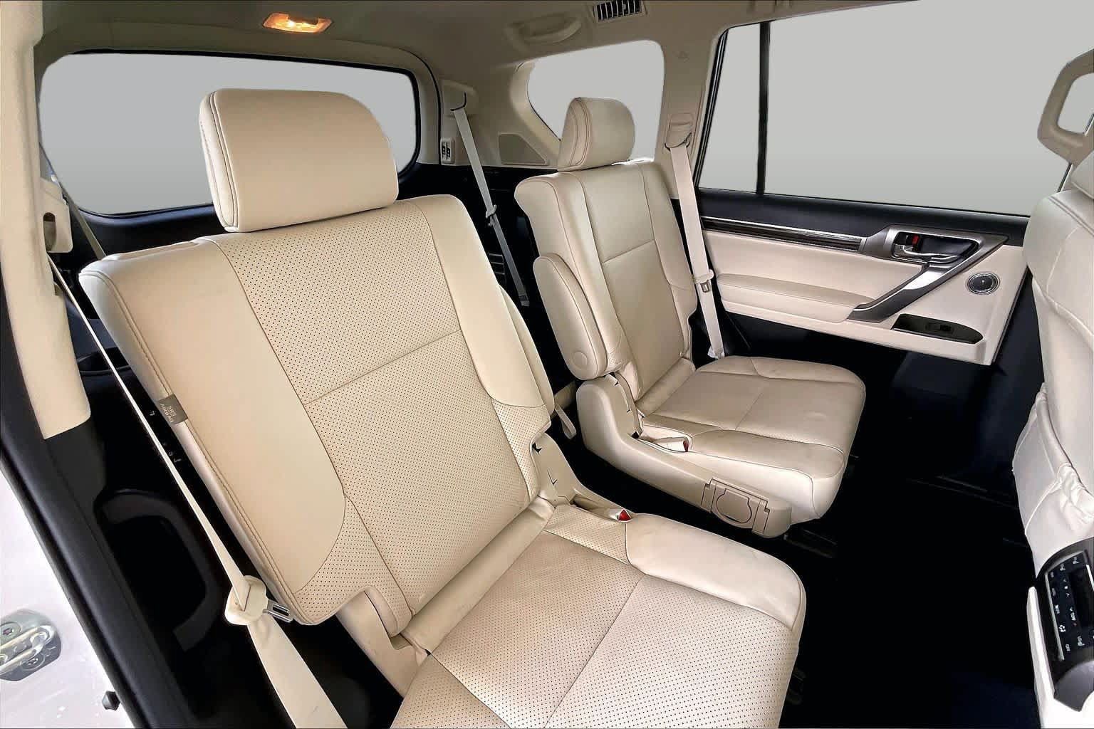 Used 2023 Lexus GX 460 Luxury w/ Sport Design Package AWD/4WD image 17