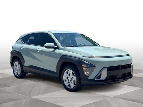 Used 2025 Hyundai Kona SE FWD image 2