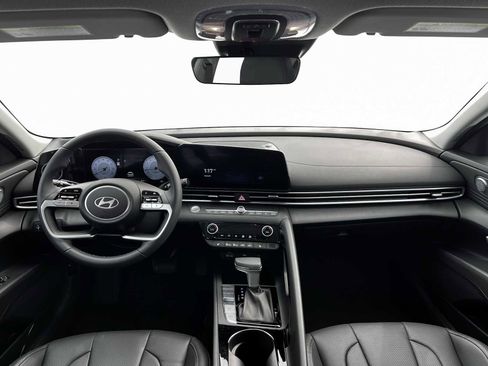 Used 2025 Hyundai Elantra Limited image 13