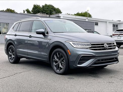 Used 2024 Volkswagen Tiguan SE w/ Panoramic Sunroof Package AWD/4WD image 1