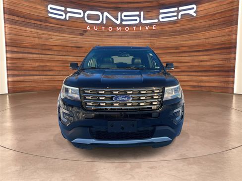 Used 2016 Ford Explorer XLT w/ Equipment Group 202A image 10