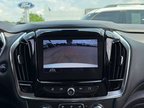 Used 2021 Chevrolet Traverse LT AWD/4WD image 3