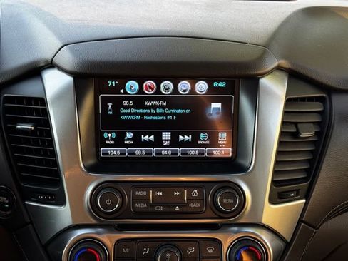 Used 2019 Chevrolet Suburban LT AWD/4WD image 3