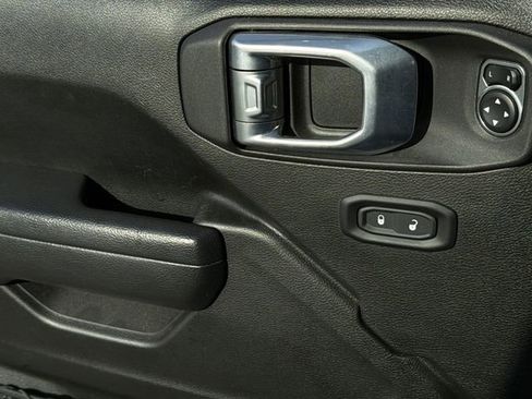 Used 2022 Jeep Wrangler Unlimited Sport image 33