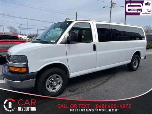 Used 2017 Chevrolet Express 3500 LT w/ LT Preferred Equipment Group RWD image 3