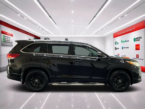 Used 2019 Toyota Highlander XLE AWD/4WD image 8