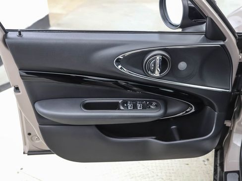 Used 2023 MINI Cooper Clubman S w/ Premium Package image 9