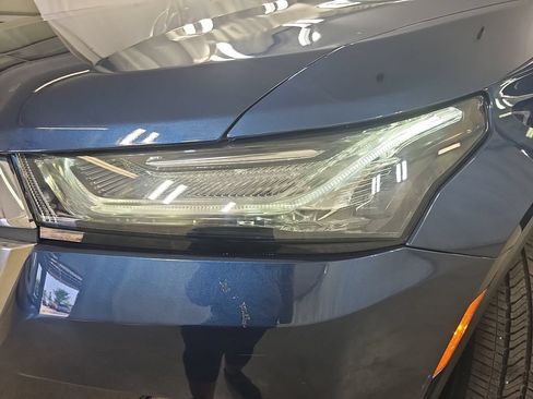 Used 2023 Chevrolet Traverse LT AWD/4WD image 37