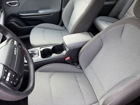 Used 2025 Kia K4 LXS image 37