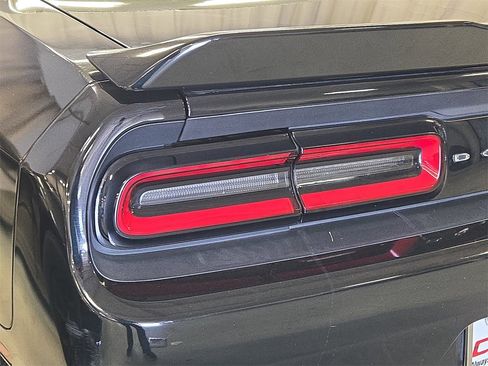 Used 2019 Dodge Challenger SXT image 33
