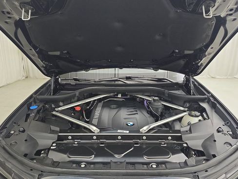 Certified 2024 BMW X7 xDrive40i w/ M Sport Package image 32