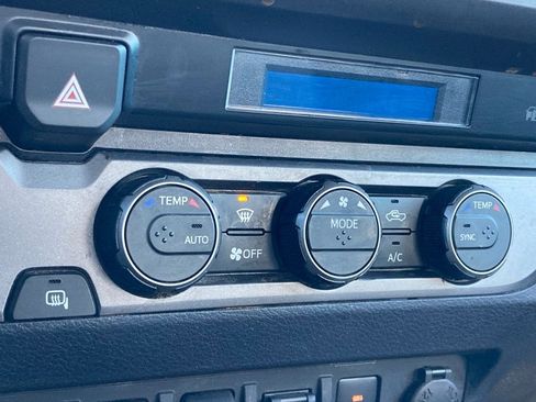 Used 2021 Toyota Tacoma TRD Sport w/ Technology Package image 25