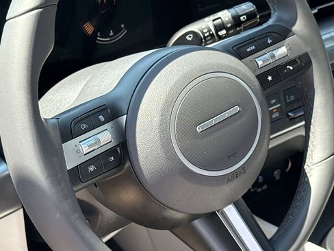 Used 2025 Hyundai Kona SEL FWD image 29