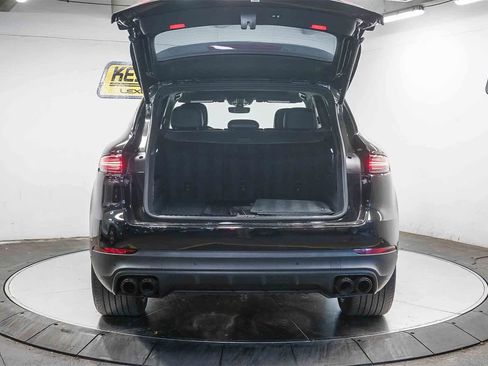 Used 2023 Porsche Cayenne Platinum Edition image 27