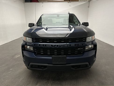 Used 2019 Chevrolet Silverado 1500 Custom w/ Custom Value Package image 3