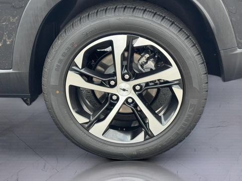 Used 2024 Chevrolet Trax RS w/ Driver Confidence Package FWD image 7