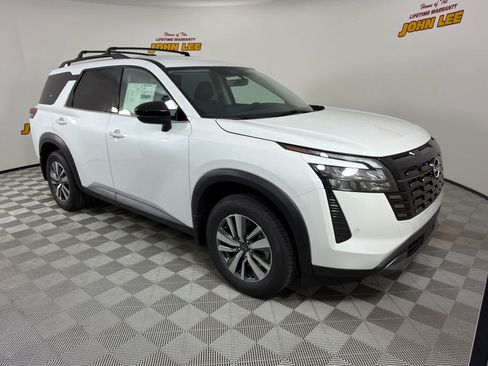 New 2026 Nissan Pathfinder SL FWD image 8