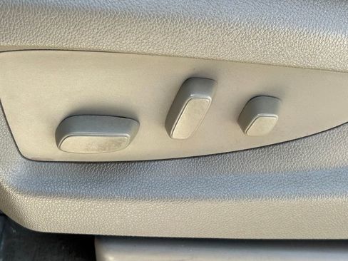 Used 2017 GMC Yukon SLT w/ Premium Edition image 31