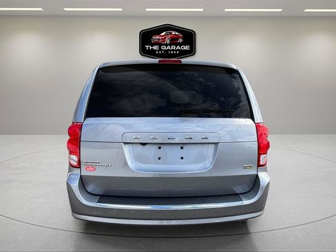 Used 2019 Dodge Grand Caravan SE FWD image 3