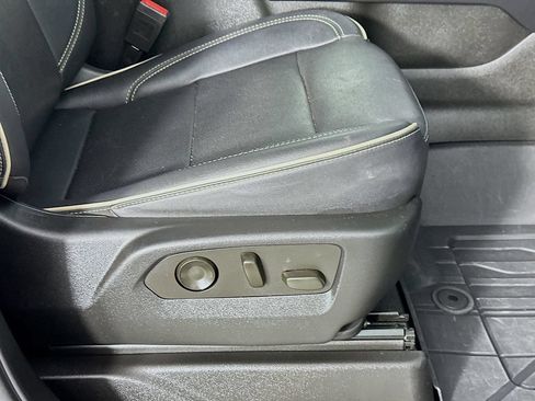 Used 2022 Chevrolet Suburban Premier AWD/4WD image 23