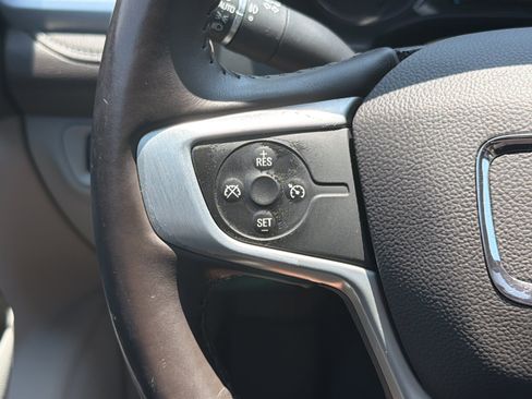 Used 2017 GMC Acadia SLT FWD image 19