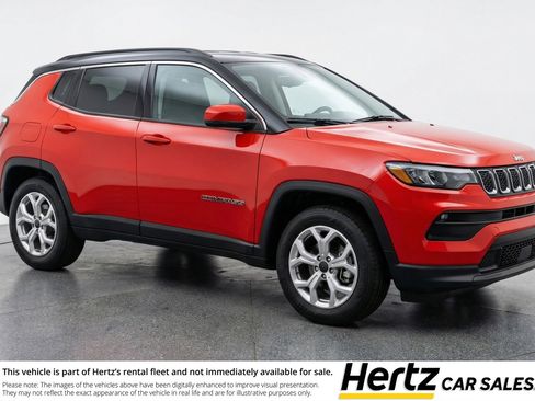 Used 2025 Jeep Compass Latitude image 1