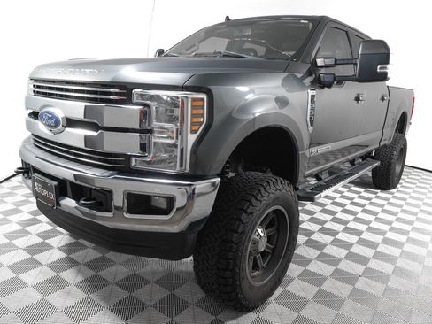 Used 2019 Ford F250 Lariat w/ Lariat Value Package AWD/4WD image 6