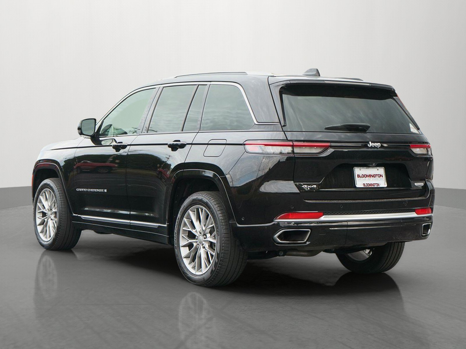 Used 2022 Jeep Grand Cherokee Summit AWD/4WD image 5