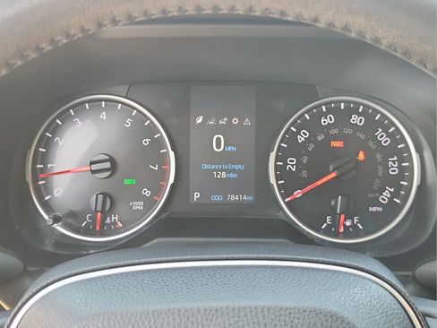 Used 2022 Toyota RAV4 XLE Premium image 11