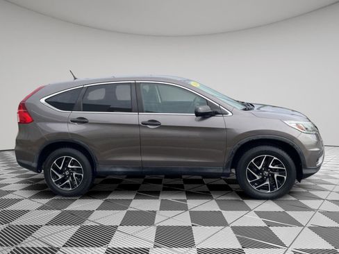 Used 2016 Honda CR-V SE image 7