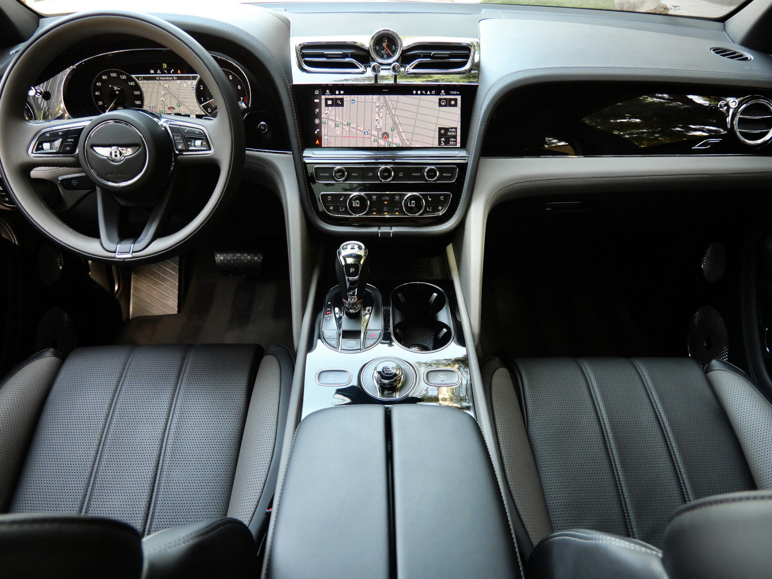 Used 2022 Bentley Bentayga AWD/4WD image 4