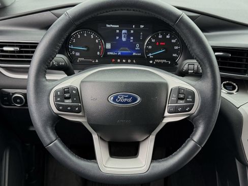 Used 2023 Ford Explorer XLT w/ Equipment Group 202A RWD image 13