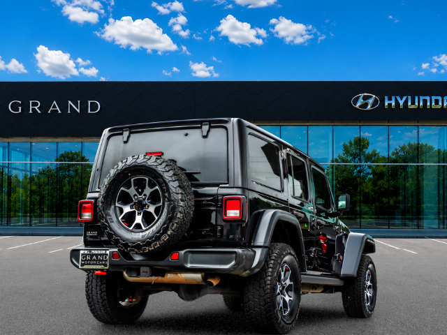 Used 2022 Jeep Wrangler Unlimited Rubicon w/ Cold Weather Group AWD/4WD image 5