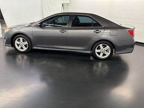 Used 2014 Toyota Camry SE FWD image 2