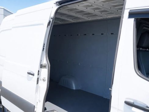 Used 2022 Mercedes-Benz Sprinter 2500 image 11
