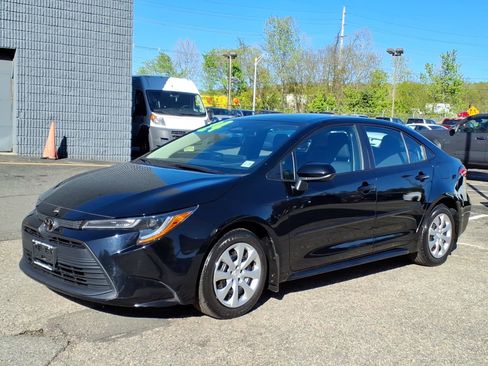 Certified 2024 Toyota Corolla LE FWD image 3