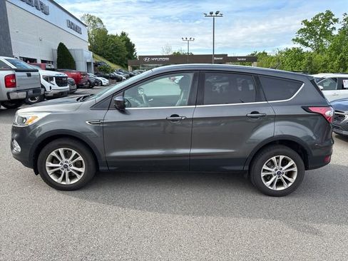 Used 2017 Ford Escape SE AWD/4WD image 2