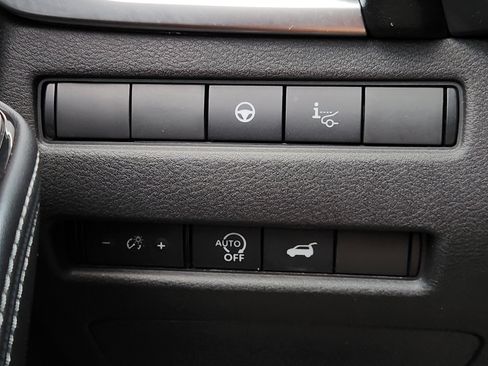 Used 2025 Nissan Rogue SL w/ Tech Package FWD image 24